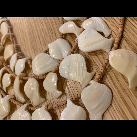 Handcrafted | Triple Strand Shell Necklace. - Picture 4 of 11